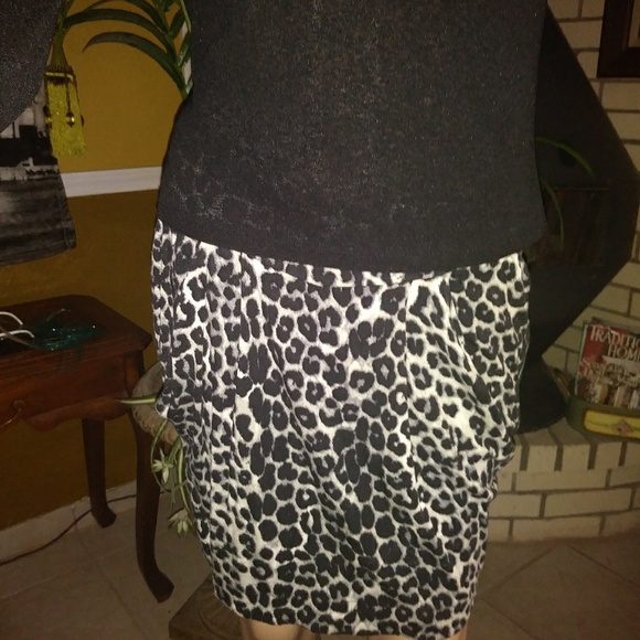 Gift to customer Black leopard mini skirt - Picture 2 of 6